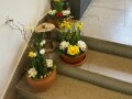 Dekorative Gestecke präsentieren den Frühlingseinzug