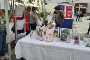 Ausstellungsstand mit Infomaterial